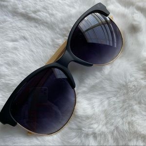 Sunglasses - no brand